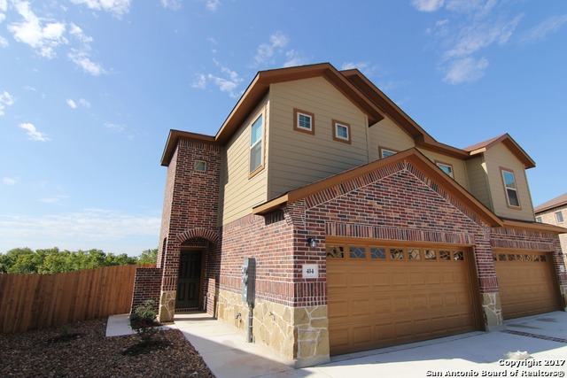 414 Creekside Curve New Braunfels, TX. 78130 - 1